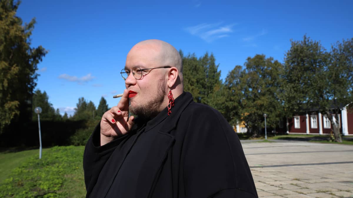 taiteilija Illusia Juvani elokuussa 2020