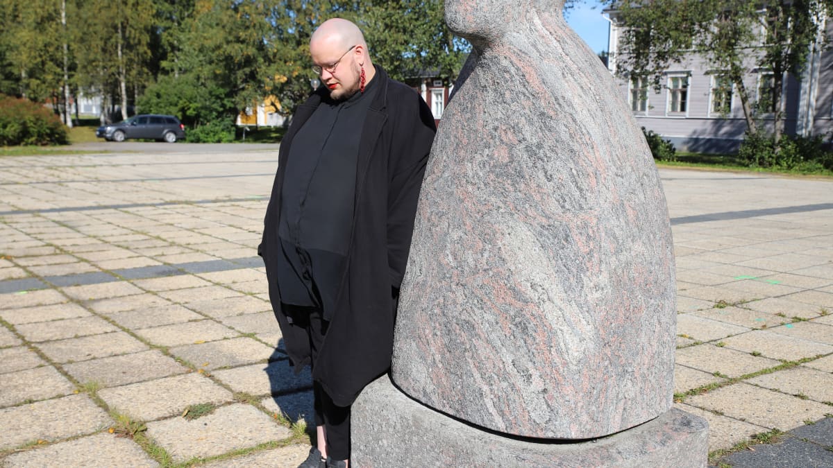 taiteilija Illusia Juvani elokuussa 2020