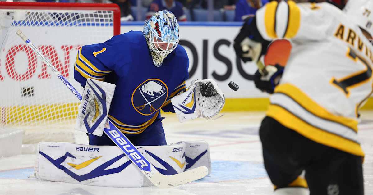 Ukko-Pekka Luukkonen yllätettiin roikkukiekolla ja vaihdettiin pois Buffalon maalilta