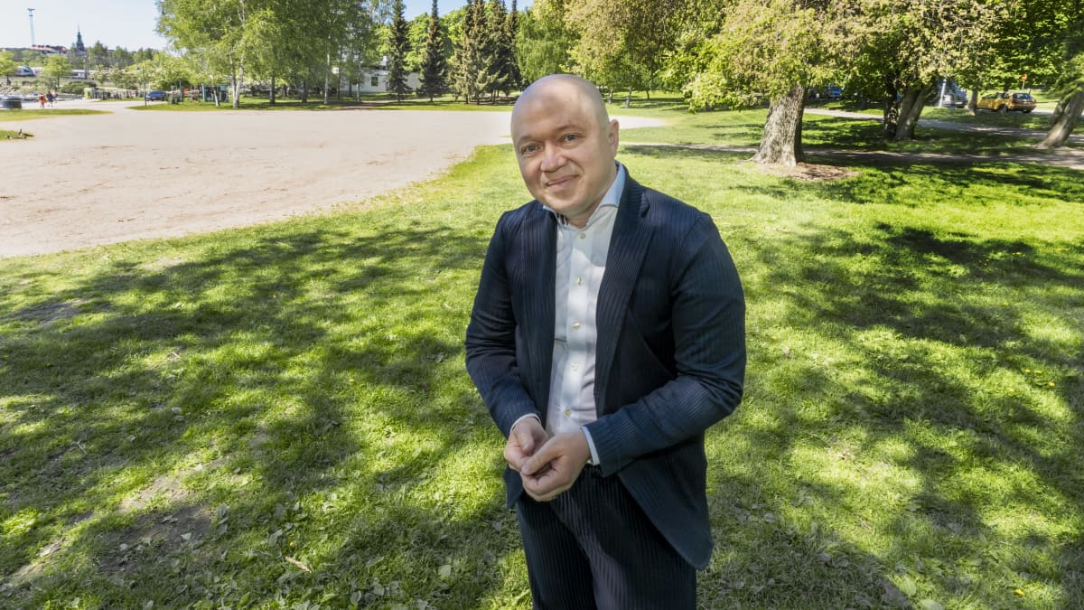 Marko Ahtisaari Tokoinrannassa jonne tulee kesällä Helsingin Juhlaviikkojen teltta.