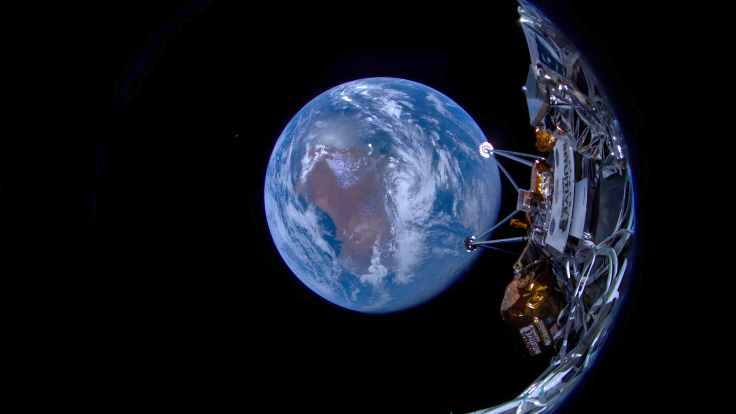 Kuulaskeutuja avaruudessa, taustalla näkyy maapallo.