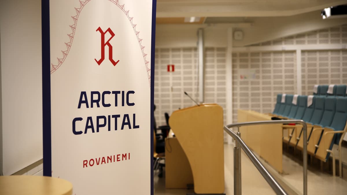 Kairatien audiotorio, jossa Rovaniemen kaupunginvaltuusto kokoontuu.