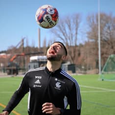 Irfan Sadik pelaa jalkpalloa FC Lahdessa.