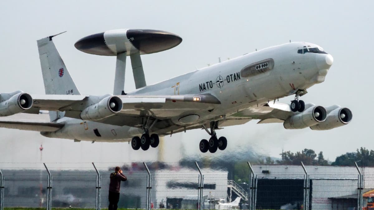 Naton Boeing AWACS ilmavalvontakone.