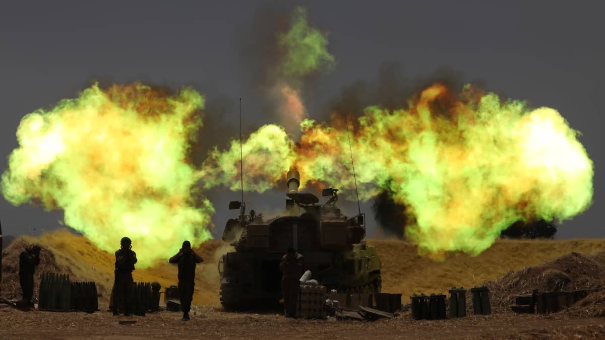 Israelin panssarivaunu tulitti Gazan rajalla keskiviikkona.