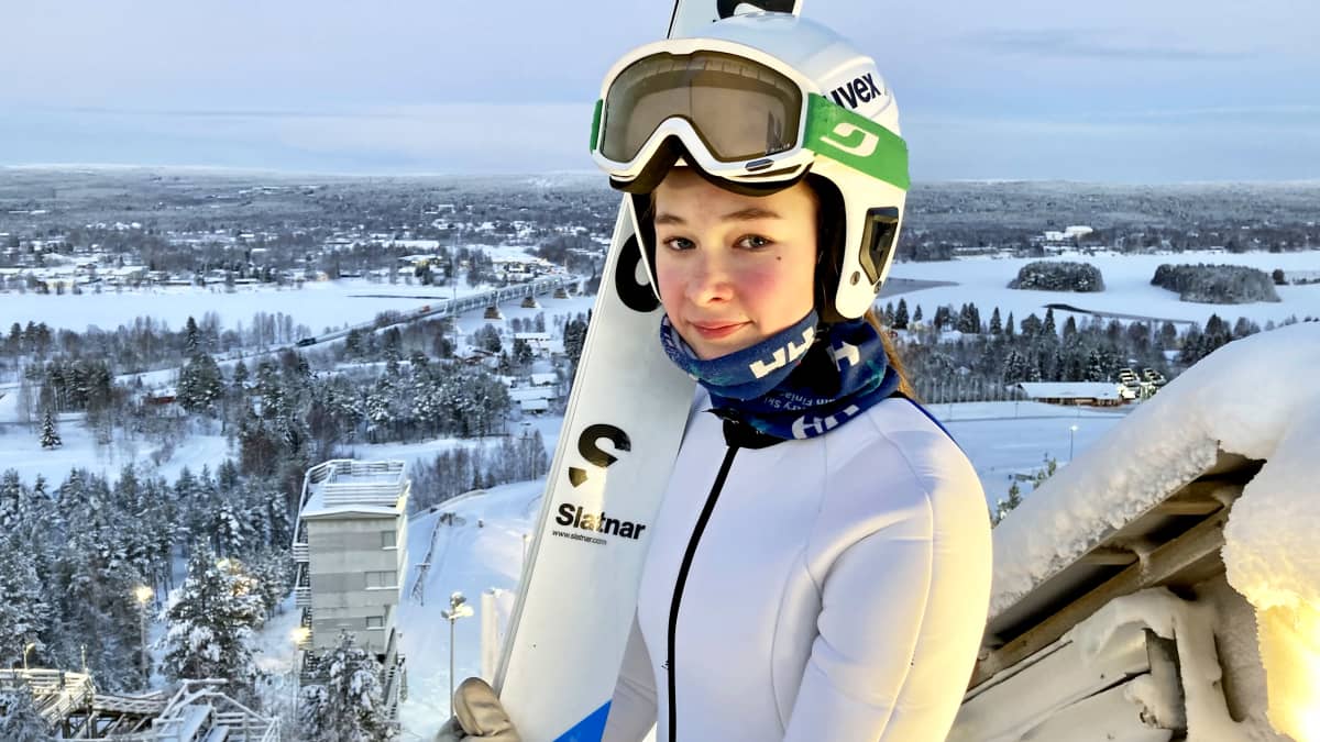Lumia Nurmela, 13, hyppäsi viime kaudella ensimmäisen kerran 64 metrin mäestä ja ihastui fiilikseen: "Saa tuntea lennontunteen"
