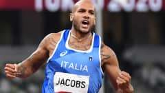 Italian Marcell Jacobs tuulettaa 100 metrin olympiavoittoa.