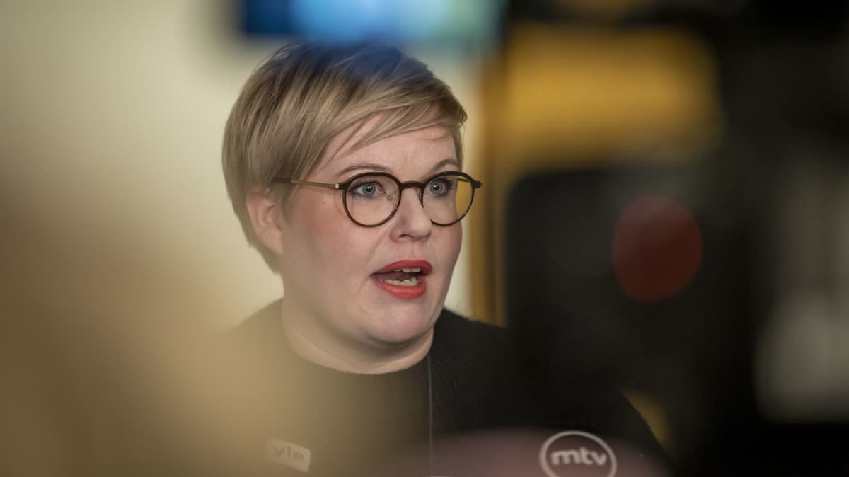 Valtiovarainministeri Annika Saarikko infotilaisuudessa eduskunnassa 9.11.2022