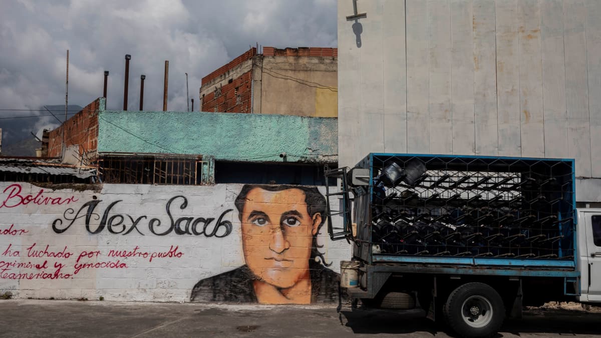 Alex Saabin piirretty kuva seinässä Caracasissa.