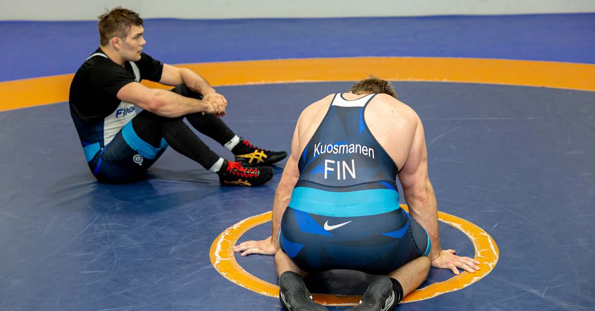 Arvi Savolainen toivoo, että ei joudu nyt syömään kanojen kanssa – painijat EM-mitalijahtiin rannevammojen jälkeen