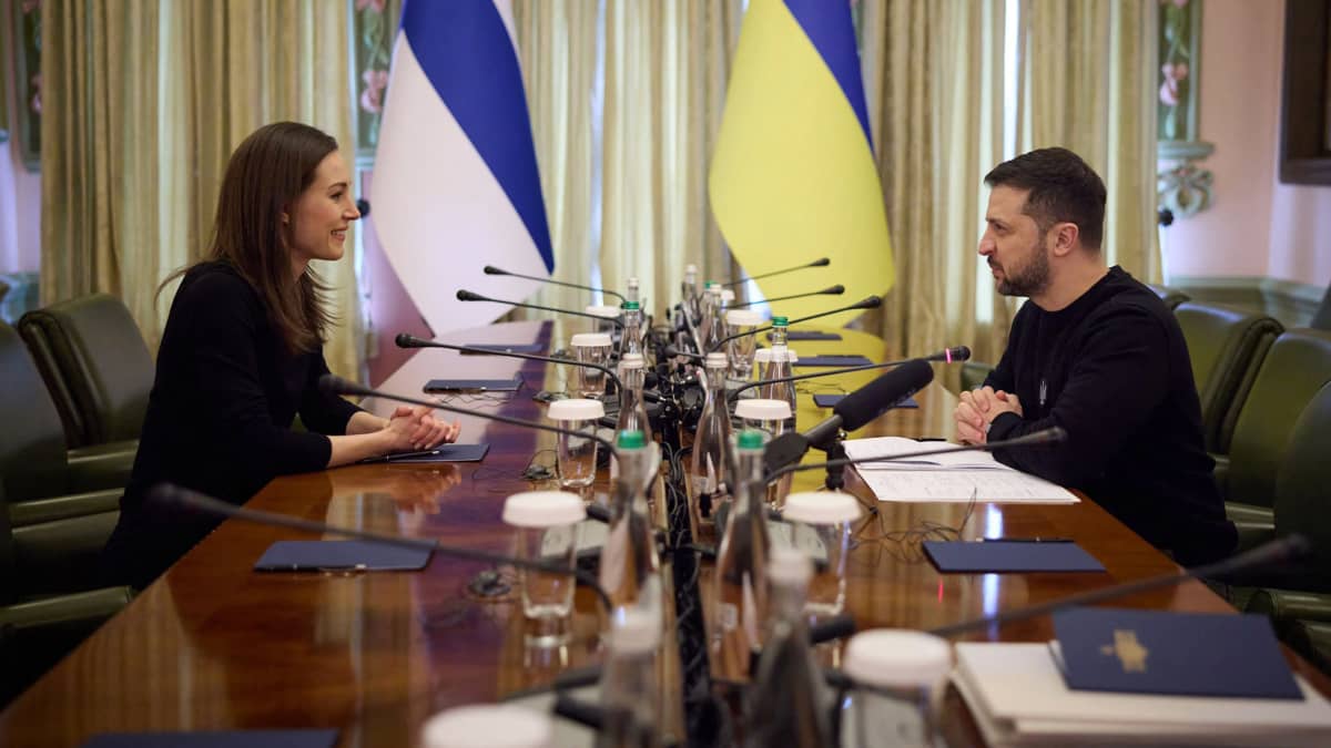 Suomen pääministeri Sanna Marin ja Ukrainan presidentti Volodymyr Zelenskyi Kiovassa 10. maaliskuuta 2023.