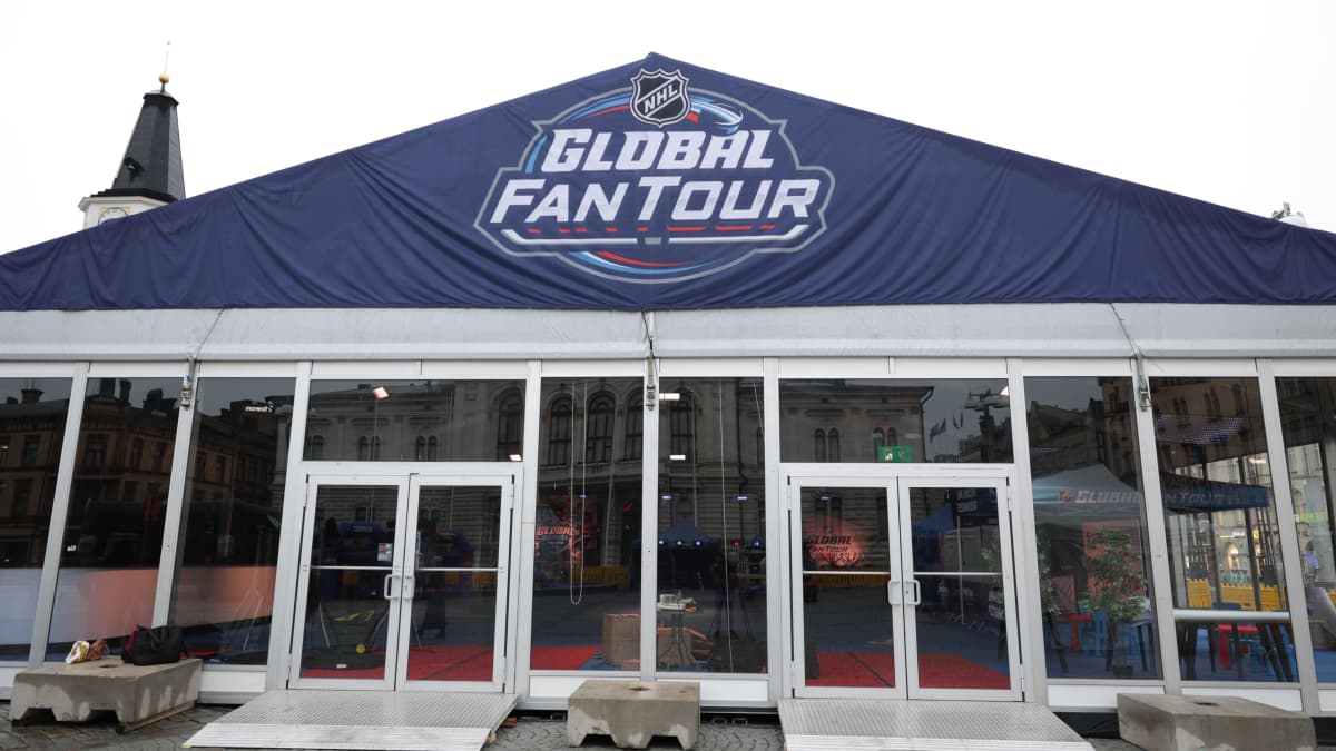 Osana NHL Global Fan Touria rakennettu halli Tampereen keskustorilla.