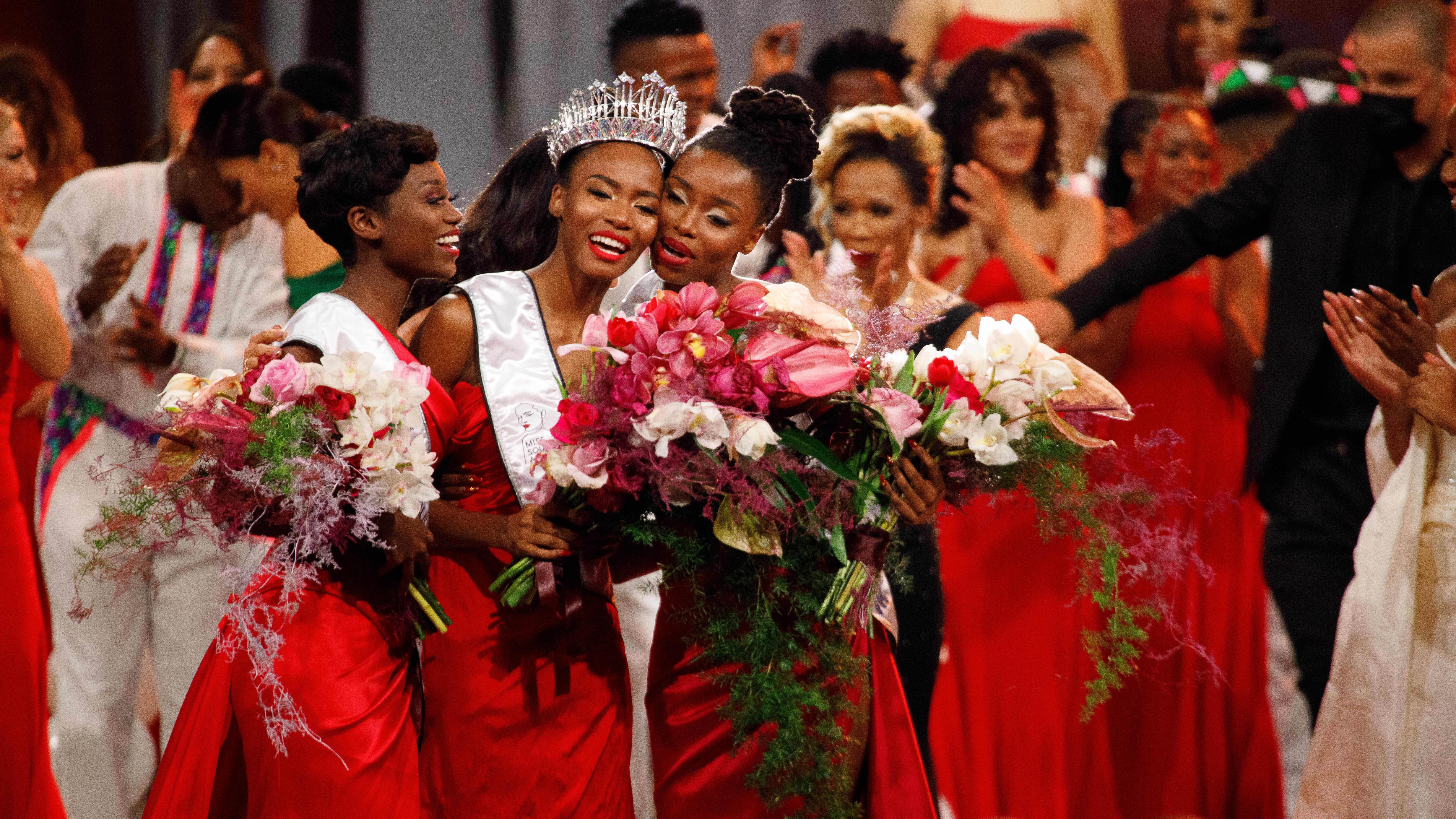 Miss Etelä-Afrikka 2021 Lalela Mswane. 