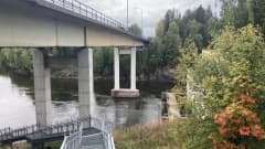 Jokimaisema ja silta.