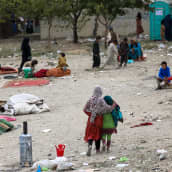Maan pohjoisista osista Talibania paenneita perheitä leiriytyneenä puistoon Kabulissa, Afganistanissa 14. elokuuta 2021