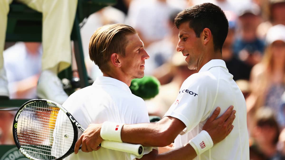 Jarkko Nieminen ja Novak Djokovic onnittelevat toisiaan.