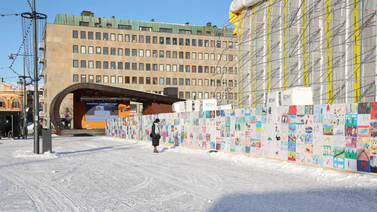 Yli tuhat kuvaa ystävyydestä ja rauhasta – Suomen suurin lasten tekemä  taideteos julkistettiin yleisölle ystävänpäivänä