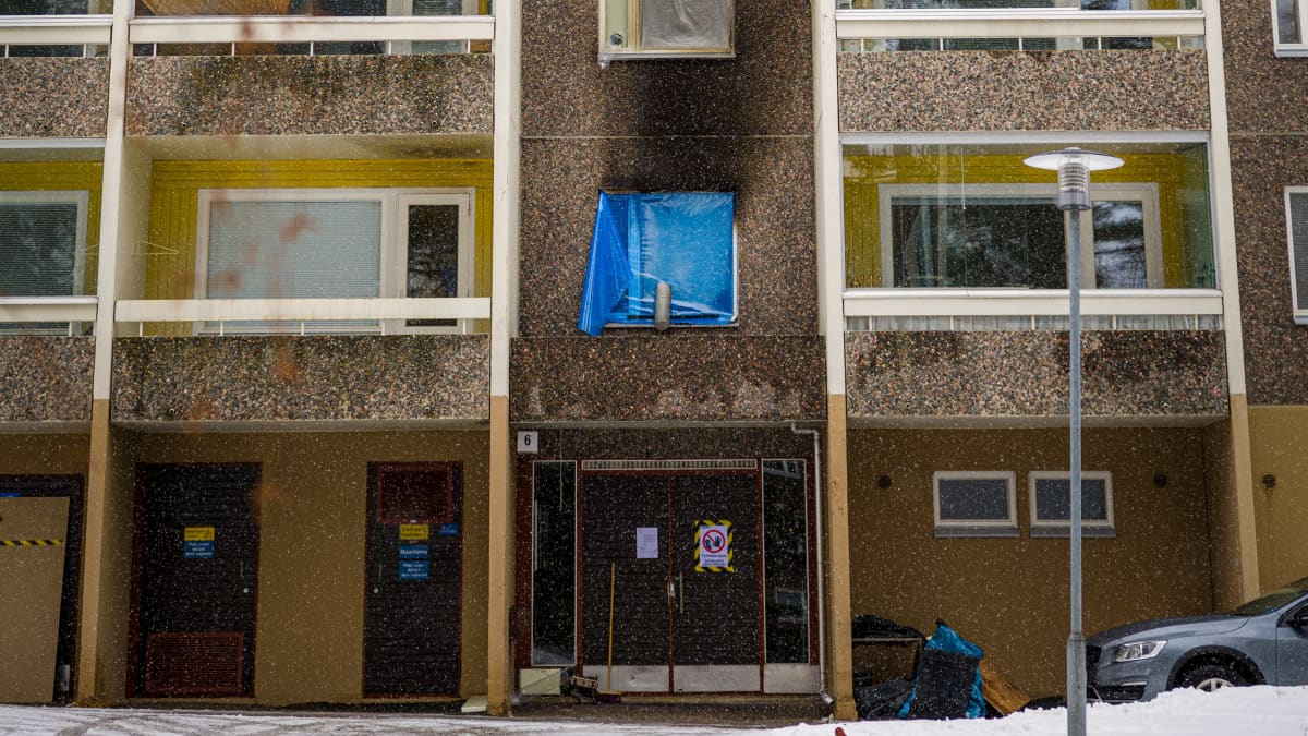  Jyväskylän Kangaslammella tulipalosta kärsinyt kerrostalo. 
