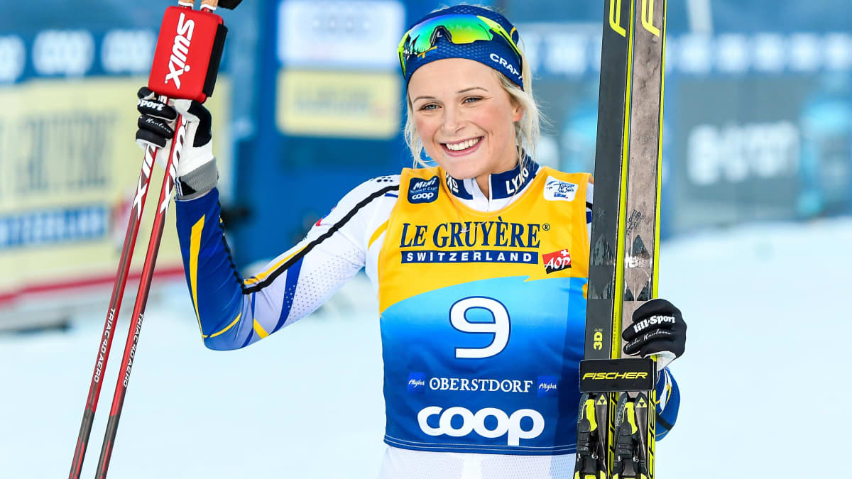 Frida Karlsson iloitsi 31.12.2021 Tour de Skillä 10 kilometrin yhteislähdön kakkossijasta.