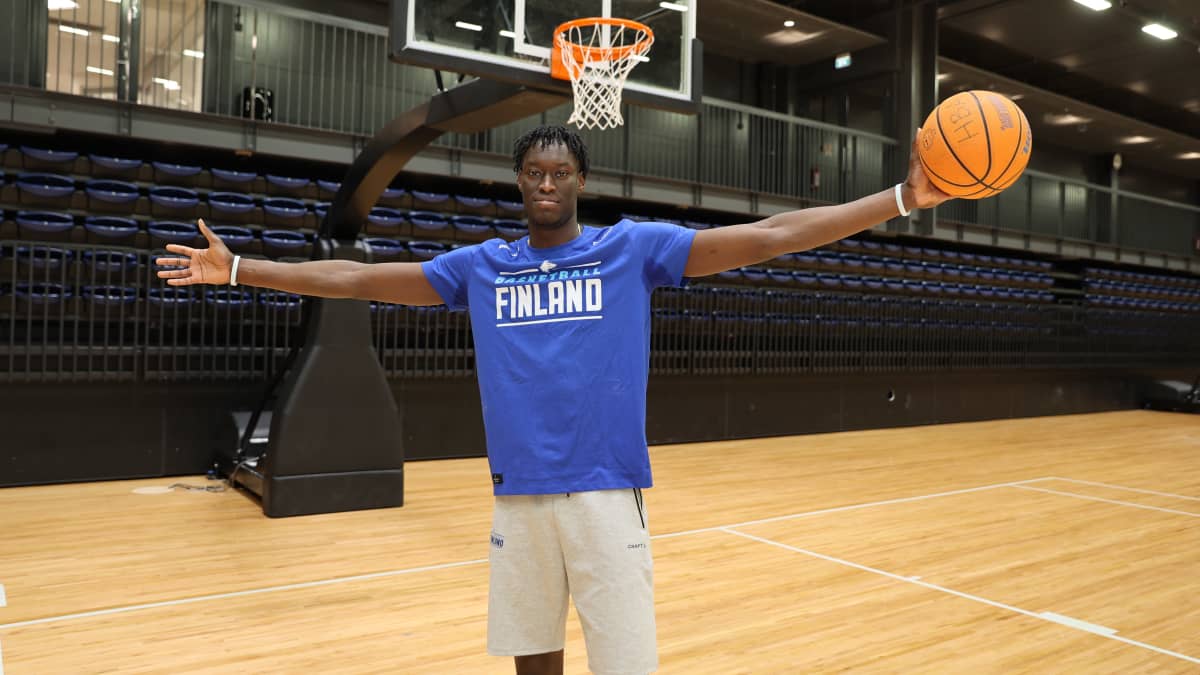 Federiko Federiko, 211 cm ja 21 vuotta. Isoimpia lähitulevaisuuden koripallopelaajiamme pelaajiamme.