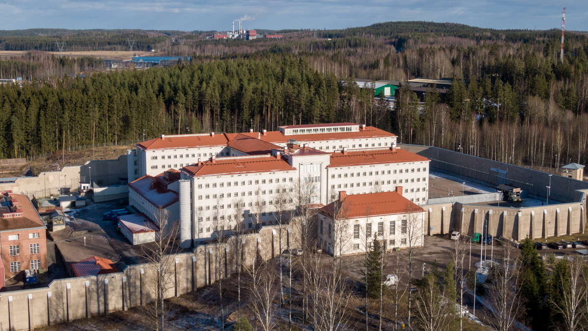 Rikollisjärjestö United Brotherhoodin nimissä vanginvartijan ...