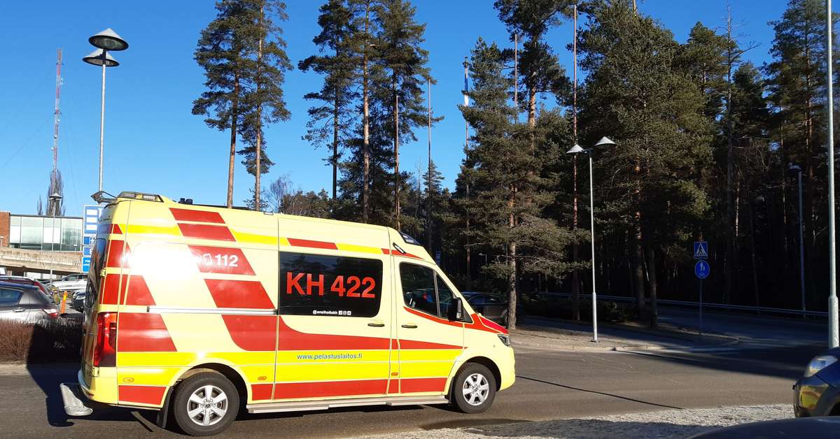 Henkilöauto ja rekka-auto törmäsivät Riihimäellä – yksi loukkaantui ...
