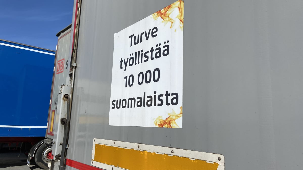 Turverekka lähdössä mielenosoitukseen Jalasjärveltä