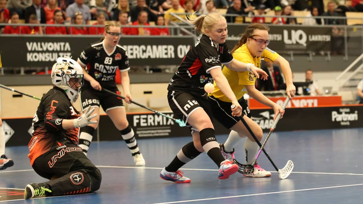 Närkamp under SB-Pro-PSS i damligafinalen.