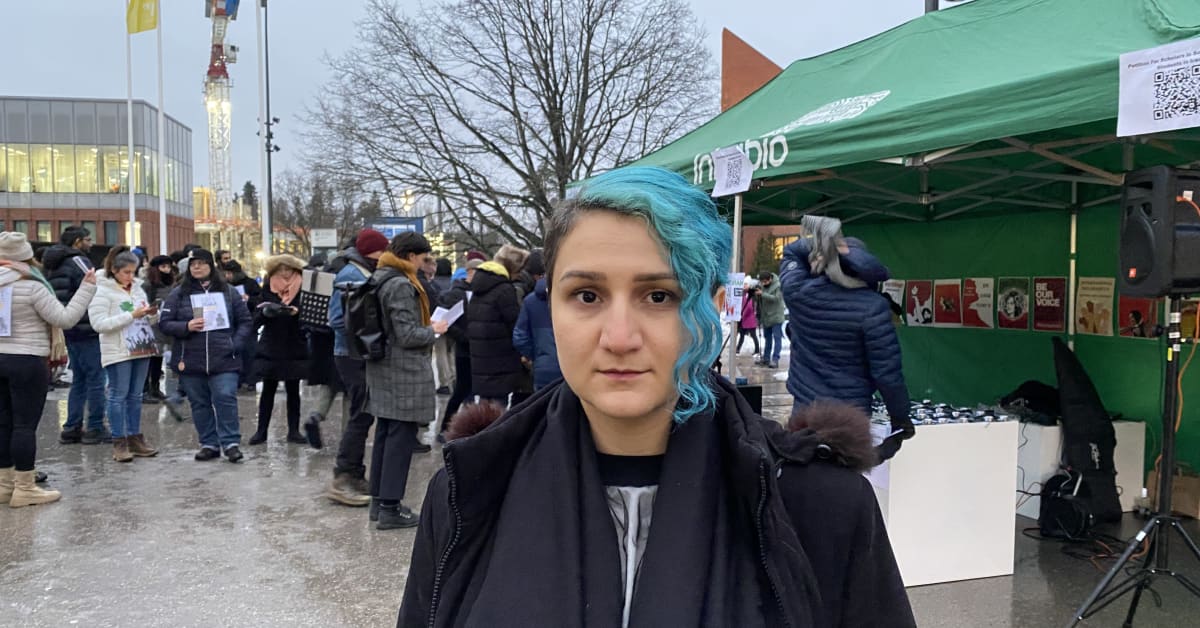 Espoossa Aalto-yliopistolla osoitettiin mieltä Iranin naisten puolesta