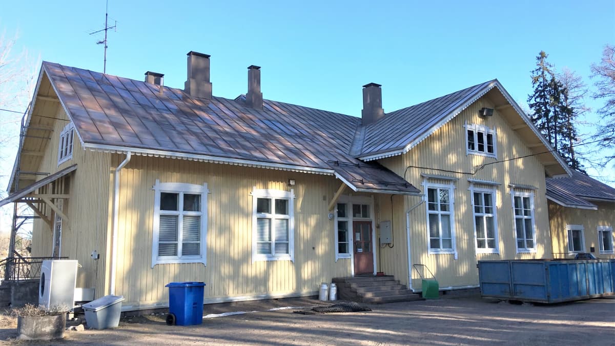 Entinen kyläkoulurakennus Sääskjärvellä Iitissä.