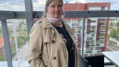 Kiinteistöliitto Pohjois-Suomen toiminnanjohtaja Johanna Laitala seisoo parvekkeella.