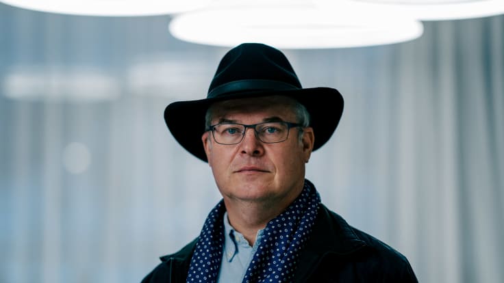 Lasse Lehtonen hattu päässä.