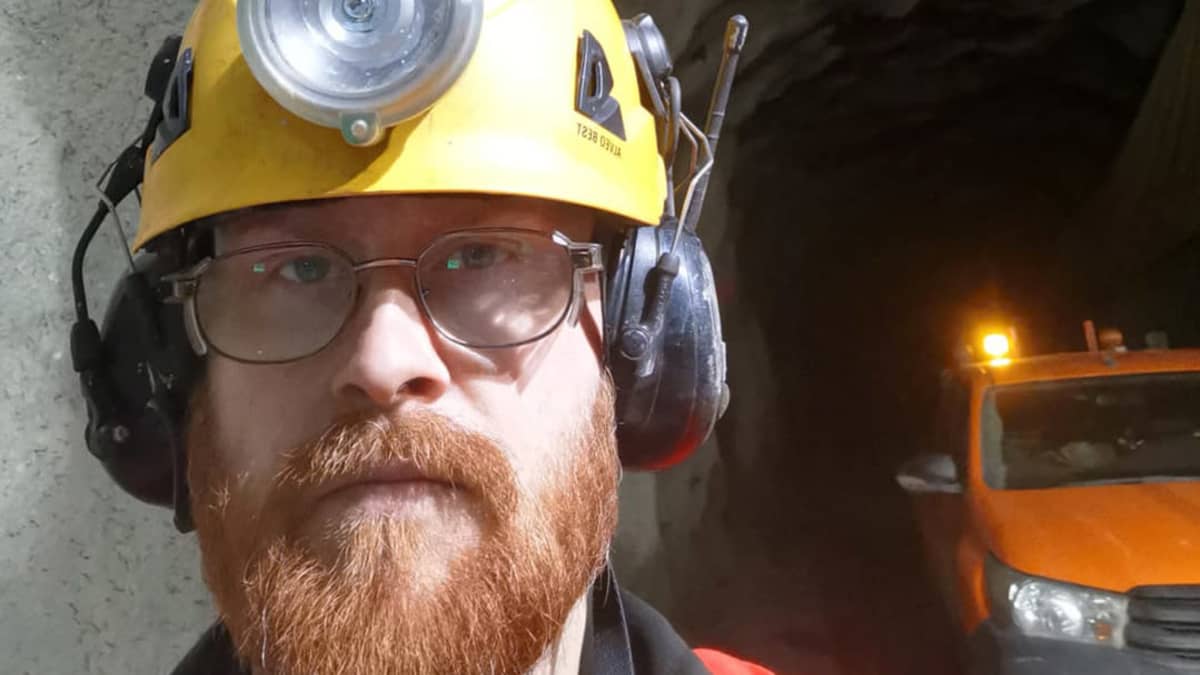 Jari Kettunen työskentelee Kiirunan kaivoksella kairakoneen kuljettajana.