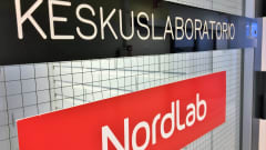 Nordlabin keskuslaboratirion ovi Oysissa.