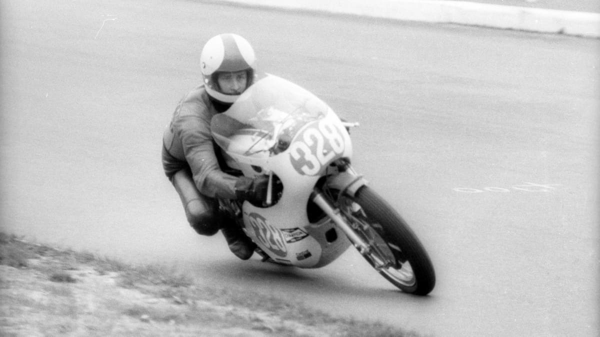 Jarno Saarinen ajaa moottoripyörää vuonna 1972.