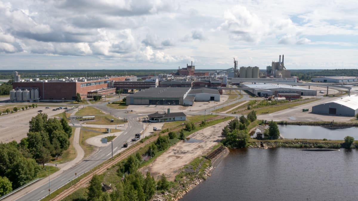 Ilmakuva Stora Enson Veitsiluodon tehdasalueesta.
