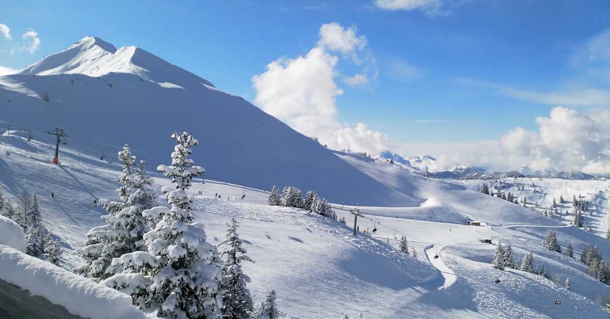 Kaksi kuoli lumivyöryssä Ranskan Alpeilla – jo ainakin 20 ihmistä kuollut laskettelukauden aikana