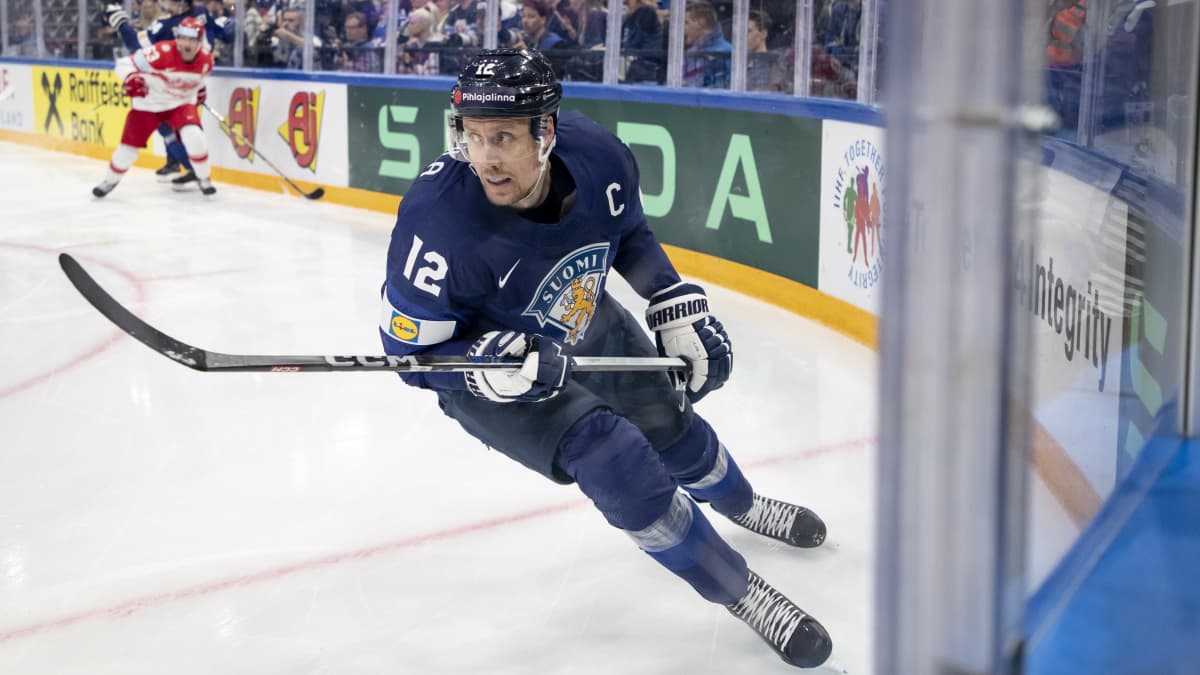 Marko Anttila laidan lähellä.