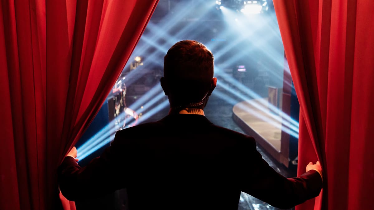 Joonas Nordman astuu parrasvaloihin show:n nauhoituksen alkaessa