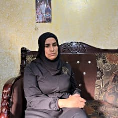 Miehensä menettänyt Ekhlass Saleh sanoo pelkäävänsä lastensa puolesta siirtokuntaväkivallan vuoksi.