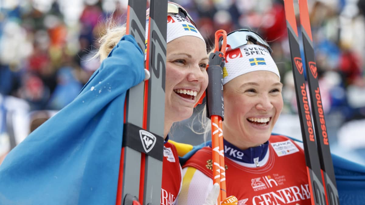 Emma Ribom ja Jonna Sundling juhlivat parisprintin MM-kultaa.