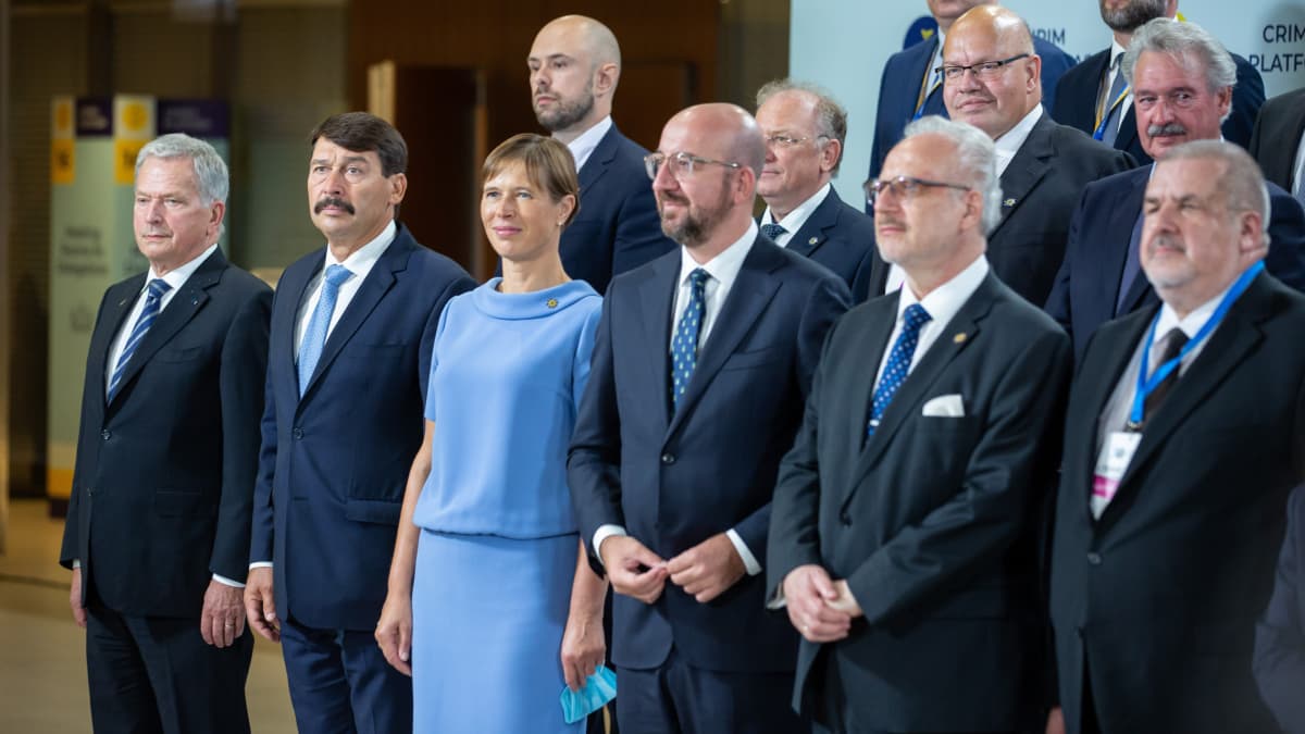 Edessä vasemalta, tasavallan presidentti Sauli Niinistö, Unkarin presidentti Janos Ader, Viron presidentti Kersti Kaljulaid ja Eurooppa-neuvoston puheenjohtaja Charles Michel Krim-foorumin huippukokouksessa.