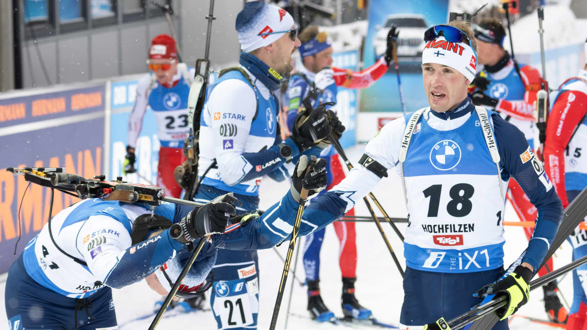 Tuomas Harjula, Olli Hiidensalo ja Tero Seppälä Hochfilzenin kilpailun maalialueella.