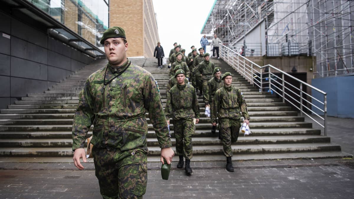 Puolustusvoimain lippujuhlan päivän valtakunnallinen paraati järjestettiin 4. kesäkuuta 2022 Helsingin keskustassa.