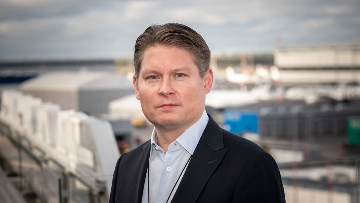 Finnairin toimitusjohtaja Topi Manner