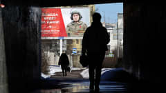 Venäjän armeijaa mainostava katumainos Moskovassa maaliskuussa.