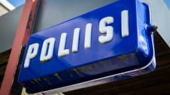 Poliisi -kyltti.