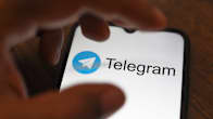 Telegramin logo puhelimen ruudulla.