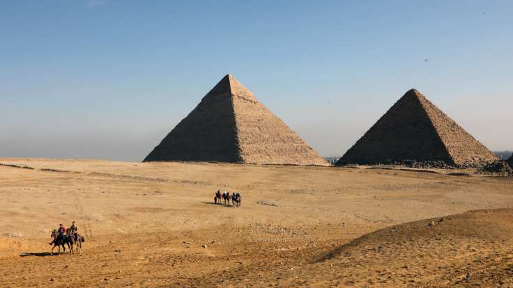 Kaksi pyramoidia Gizassa.