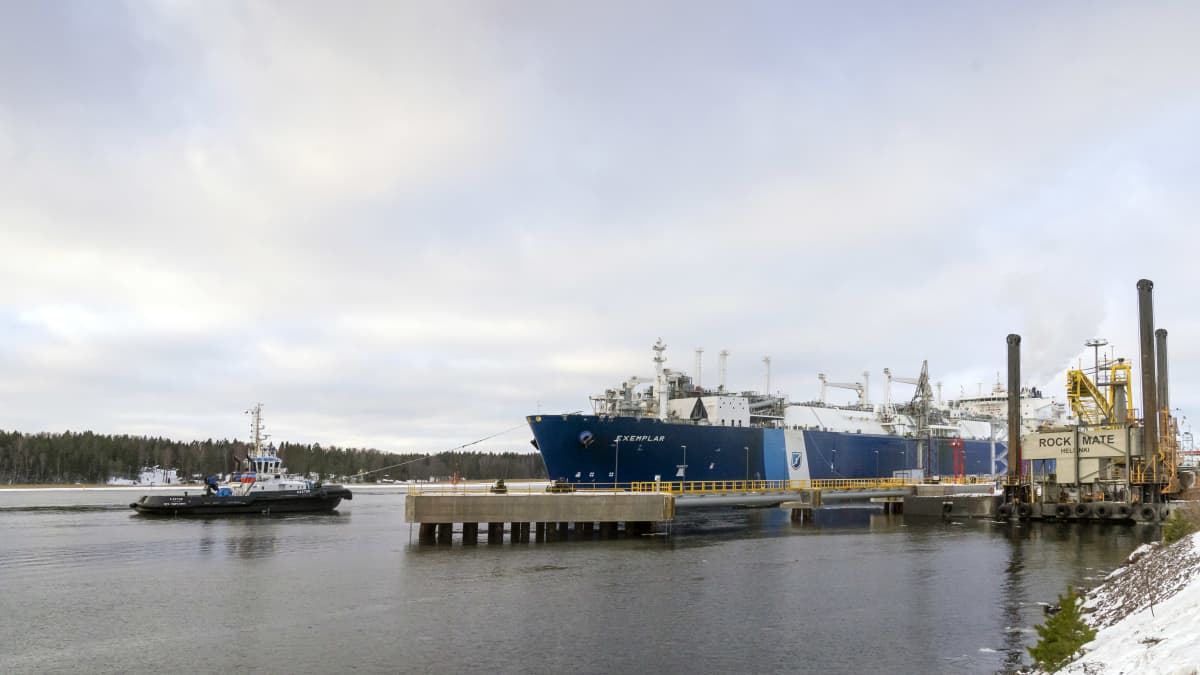 LNG-laiva Exemplar saapuu Inkoon satamaan 28.12. 2022.